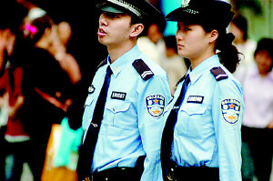 最新警服衬衣，与自然交融，探寻内心平和的旅程