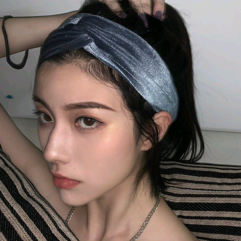 最新女生头像高清时尚潮流与个人立场探讨集萃